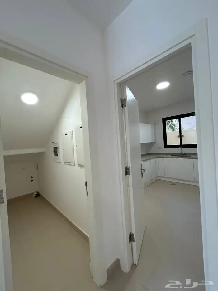 فلة فاخرة للبيع حي سدرة روشن 14
