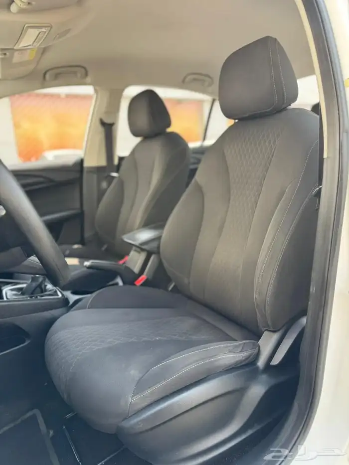 مجموعة من 10 سيارات MG 5 موديل 2023 السعر من 26000 الف 17