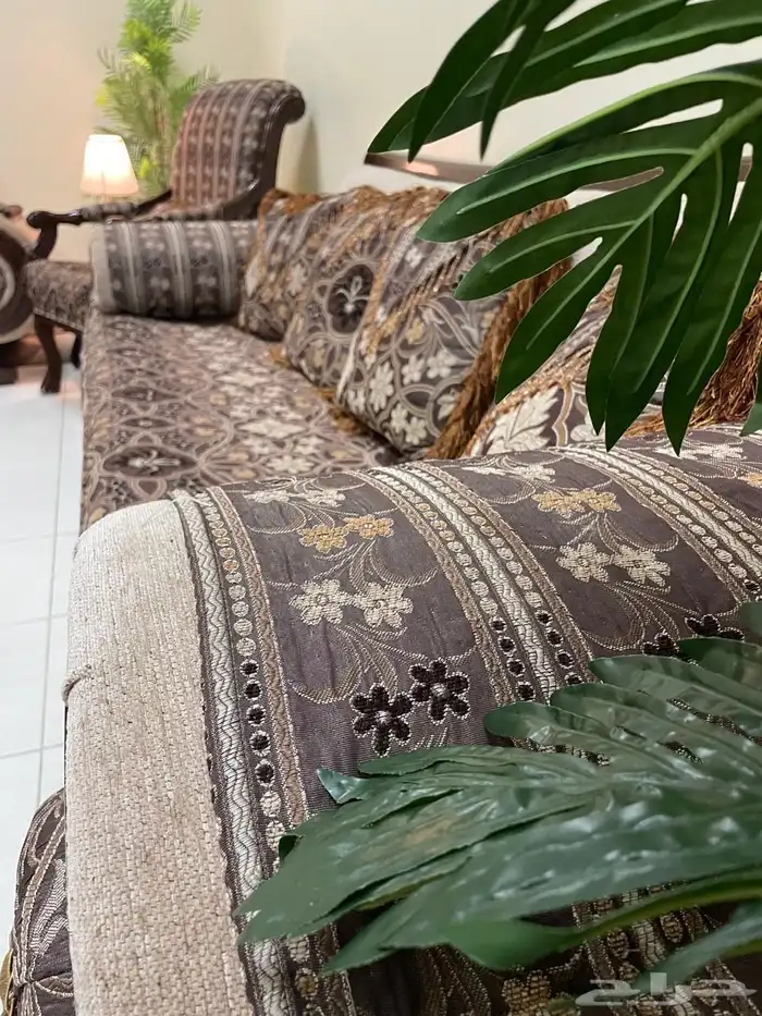 طقم كنب بحاله ممتازه 5