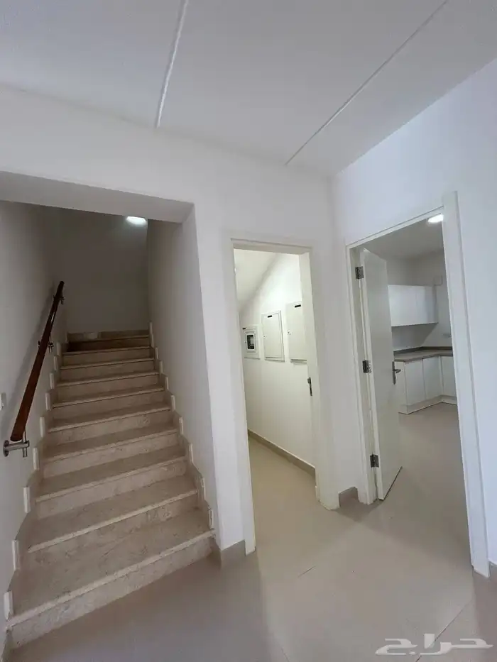 فلة فاخرة للبيع حي سدرة روشن 9