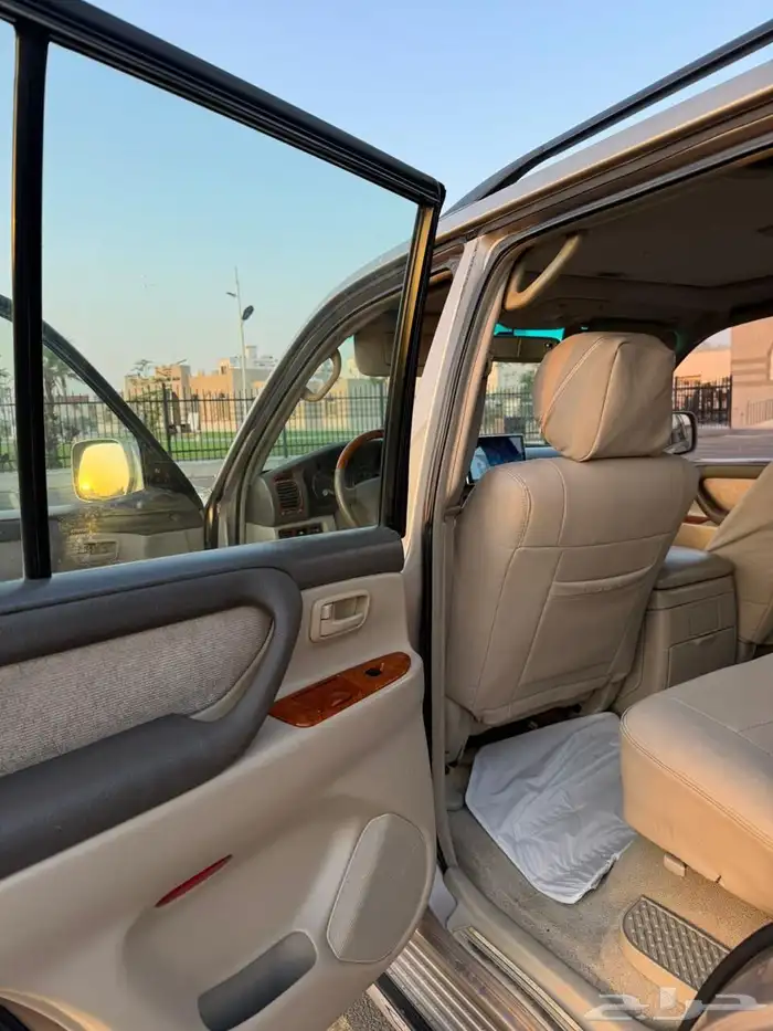 لاندكروزر 2005 فل كامل للبيع 9