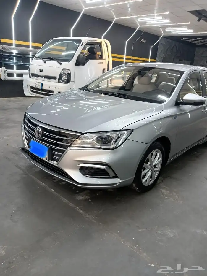 ام جي 5 ستاندر 17