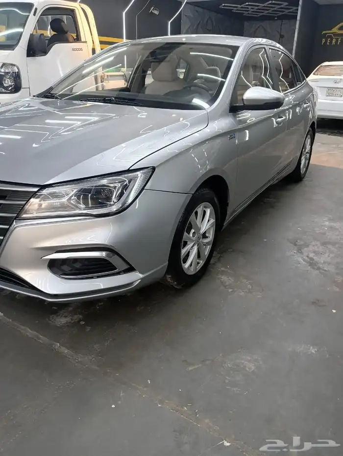 ام جي 5 ستاندر 1