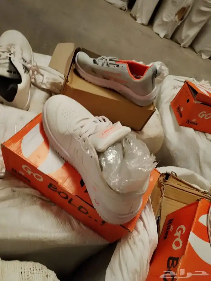 للبيع جزمات اسبورت وا اسليبر بي أسعار الجمله 47