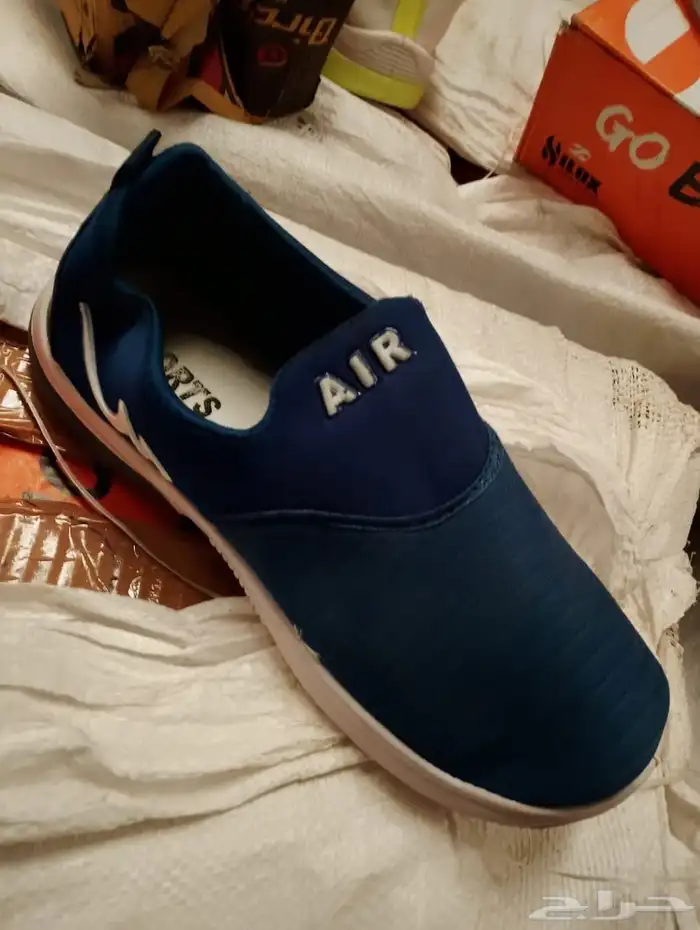 للبيع جزمات اسبورت وا اسليبر بي أسعار الجمله 48