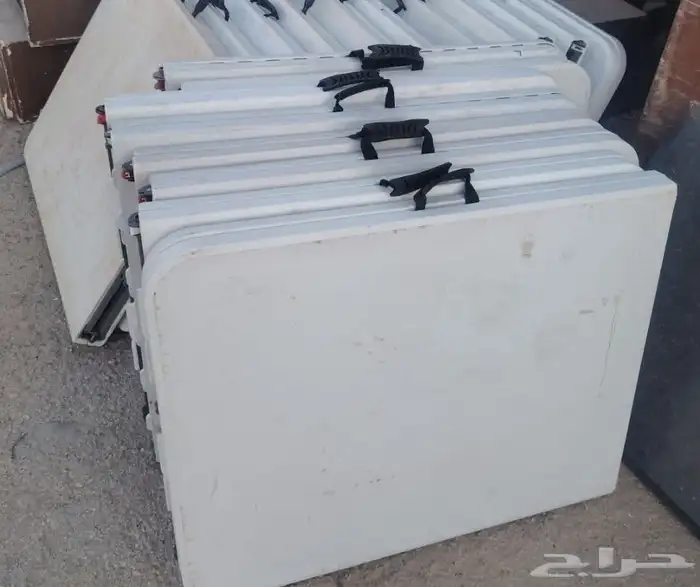 طاوله فايبر وكراسي نضيفة 1