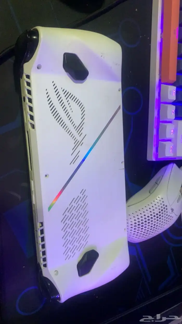 جهاز Asus Rog Ally Z1 Extreem فيه عطل مع قاعدة للجهاز 1