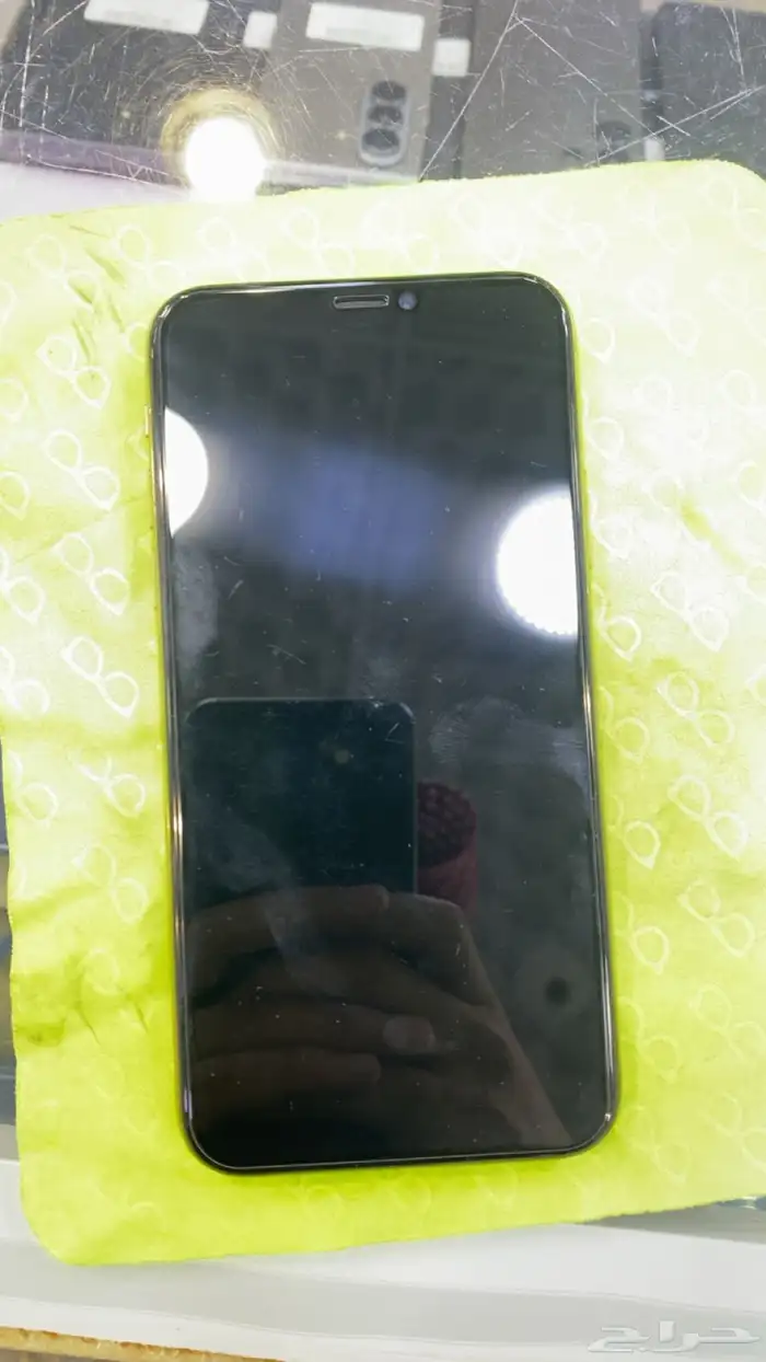 للبيع ايفون x نضيف بس فيه كسر ف الخلفيه بطاريه74 2