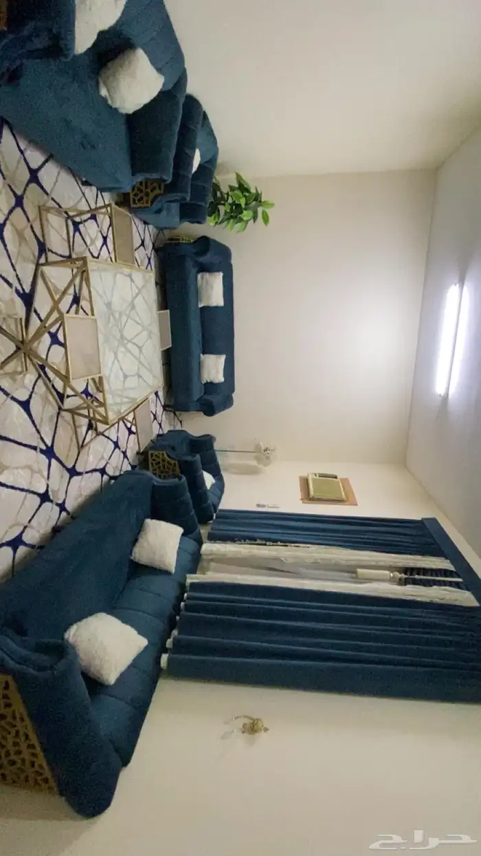 كنب خمس قطع مع طاولات 1