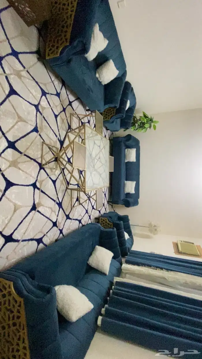 كنب خمس قطع مع طاولات 0