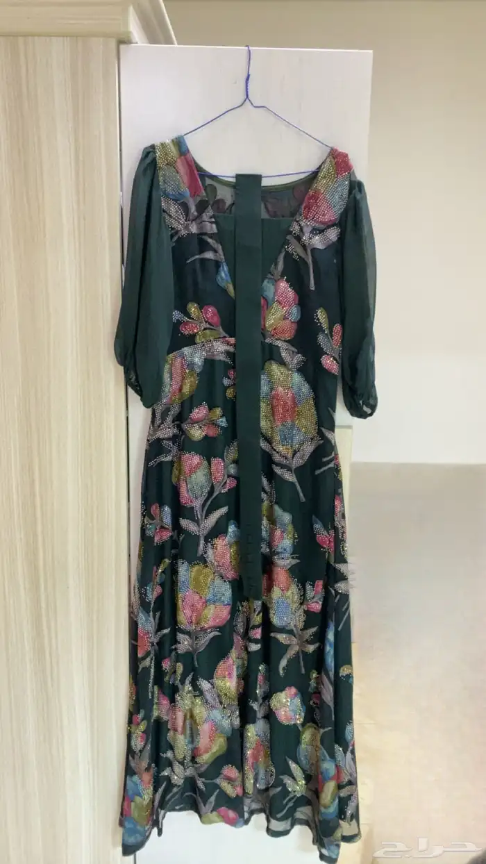 للبيع ثلاث فساتين 1