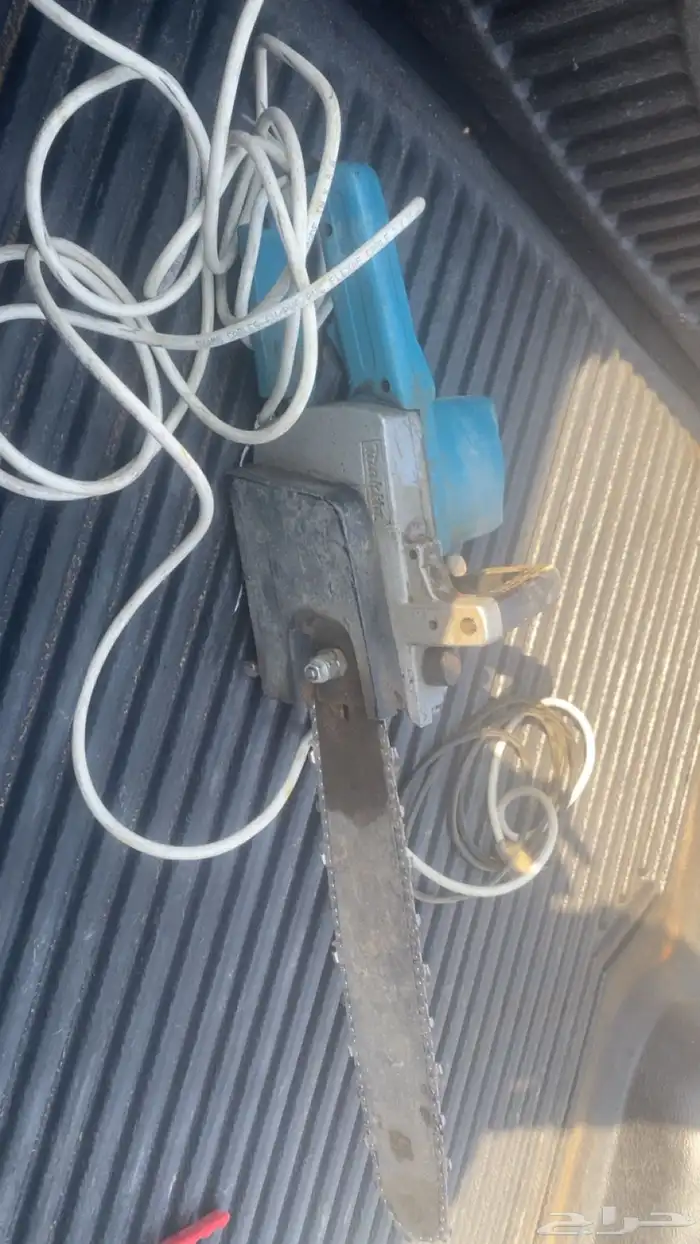 منشار خشب كهرب شغال على الشرط 0