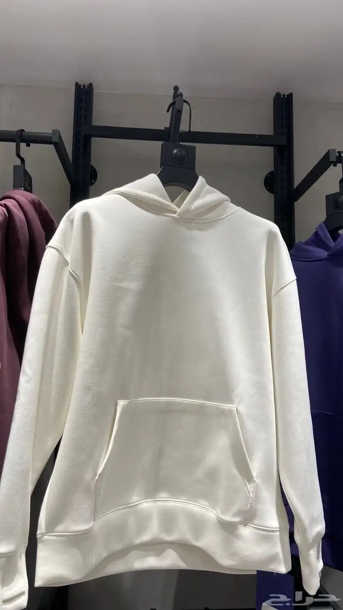 بلوفرات   سويترات للجنسين  . 5