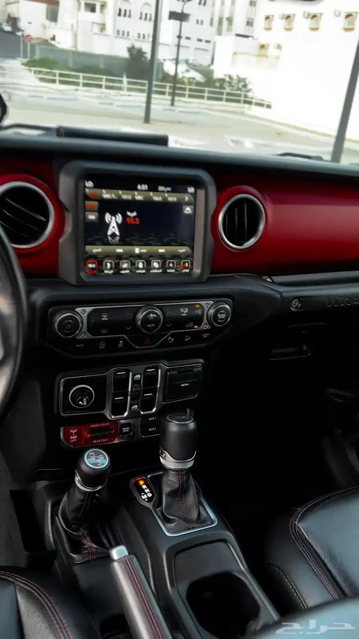 جيب لانجلر روبيكون اعلى فئه 6سرندر لون رصاصي غامق بدي بلد 11