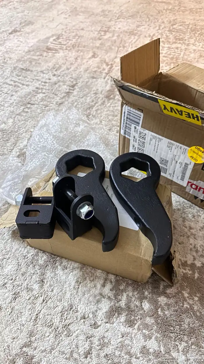 للبيع لفت كت ترفيع جمس سييرا سلفرادو 2500hd 2011 وفوق 0