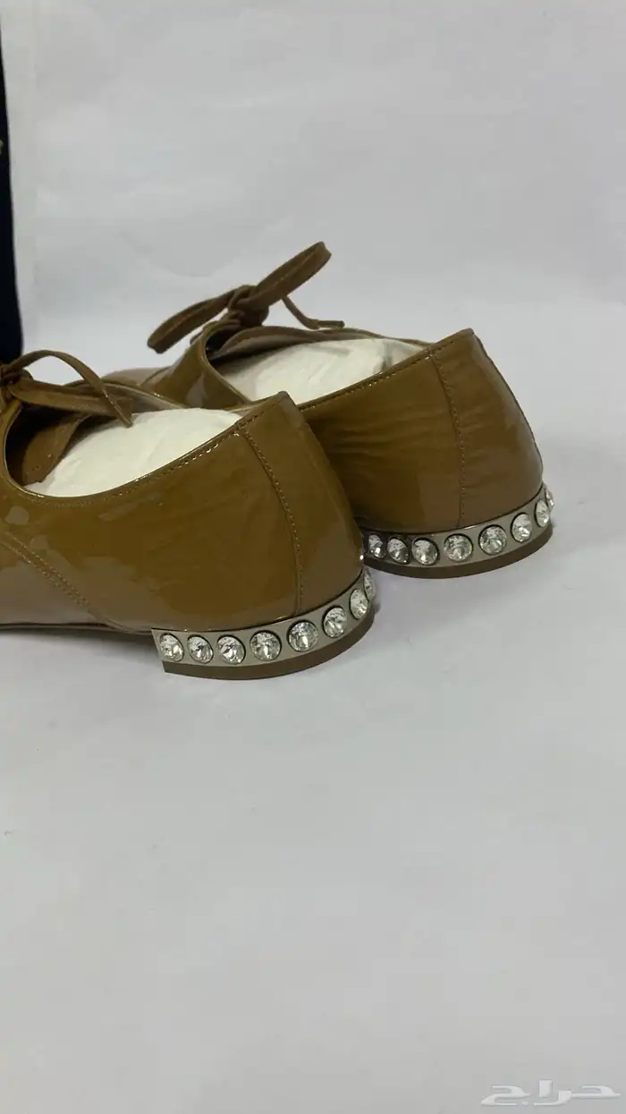 حذاء ماركة ميو ميو miu miu شبه جديد اصلي جلد لميع مقاس 37 1