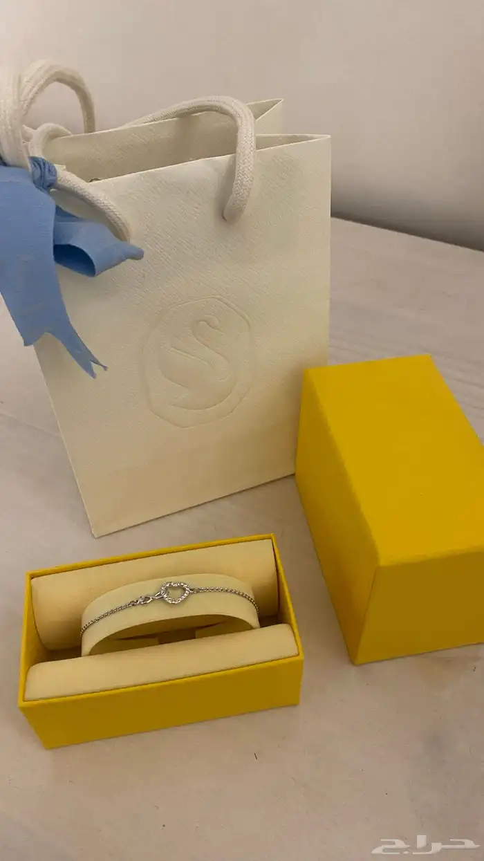 اسوارة من سوارفسكي جديدة مع اغراضها 0