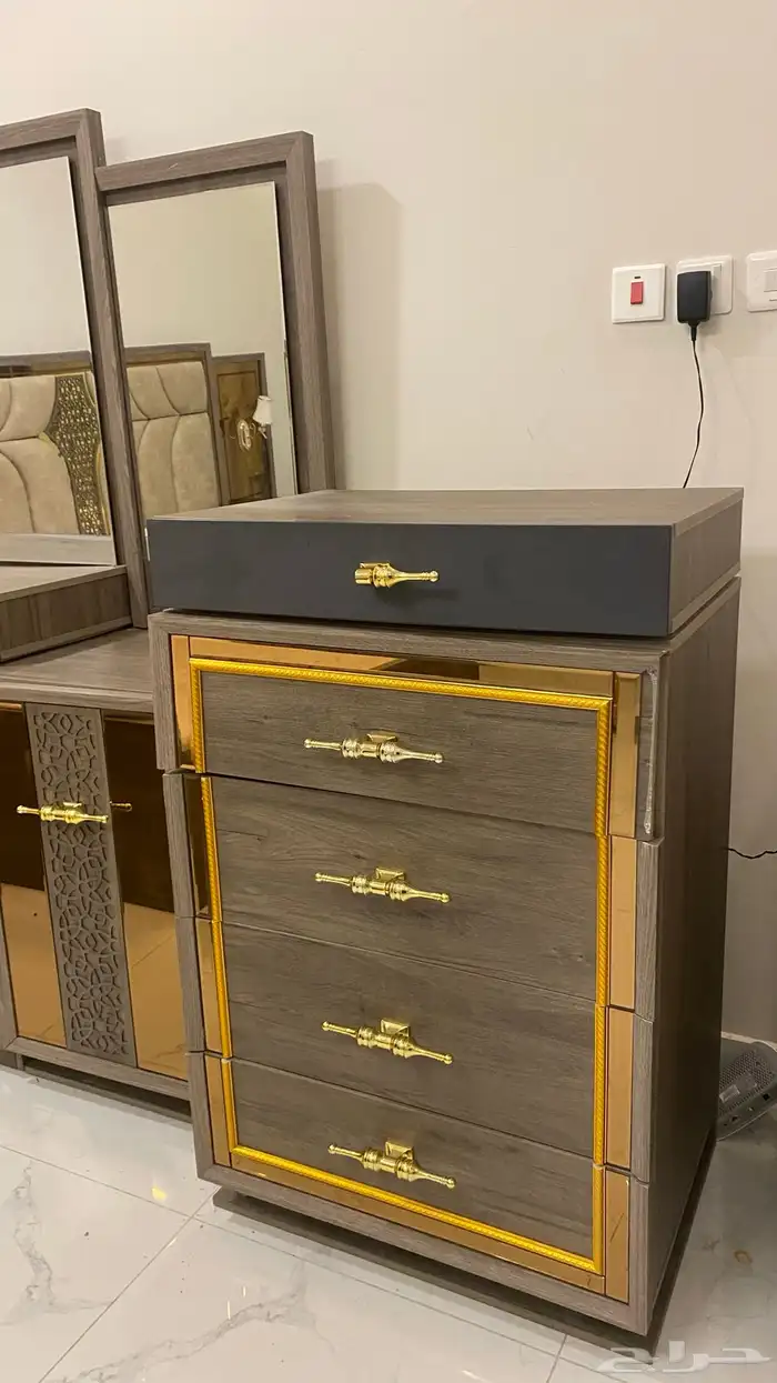 سرير نوم وشوفير وكومدينات ومرتبه 2