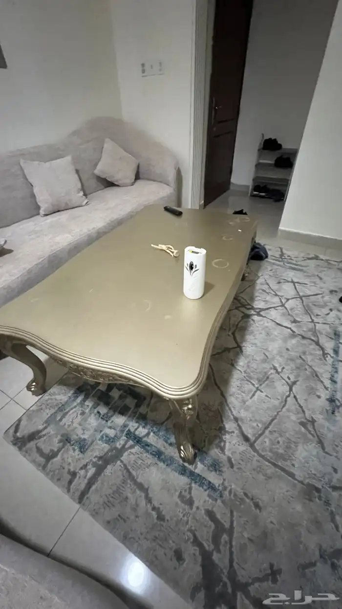 اثاث سرير وشاشه تلفزيون وكنب وطاولات وكوميدينا 8