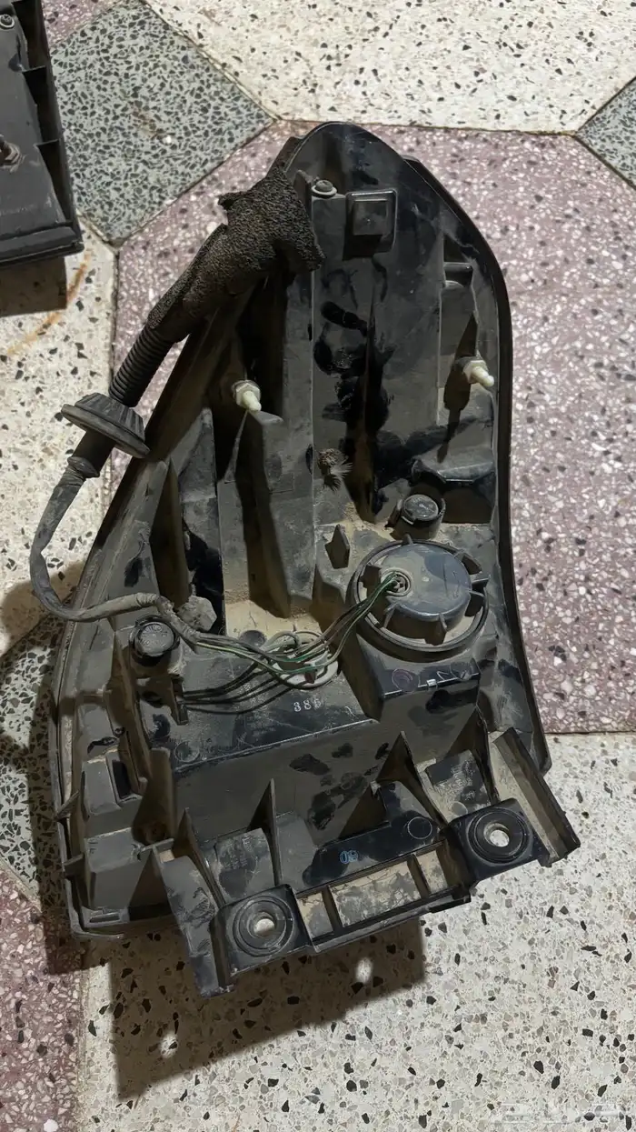 للبيع ثلاث قطع اسطبات الخلفي جيب باترول 2010 2