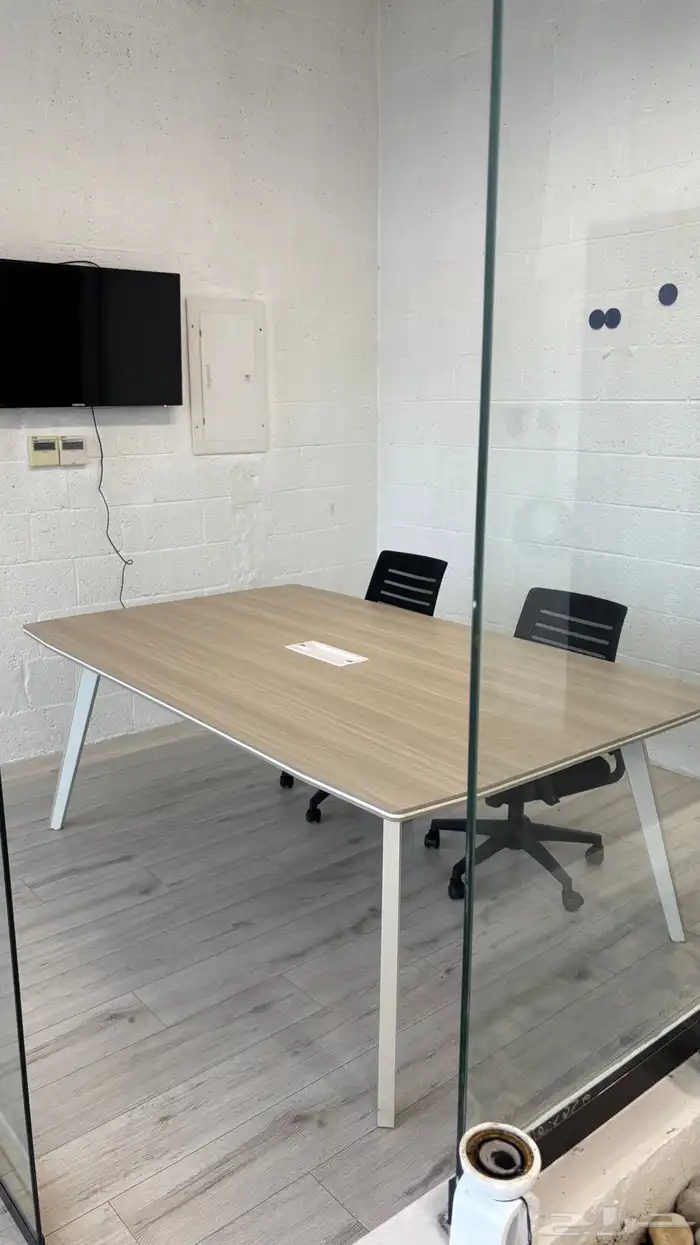 مكاتب إدارية بحالة جديدة 0