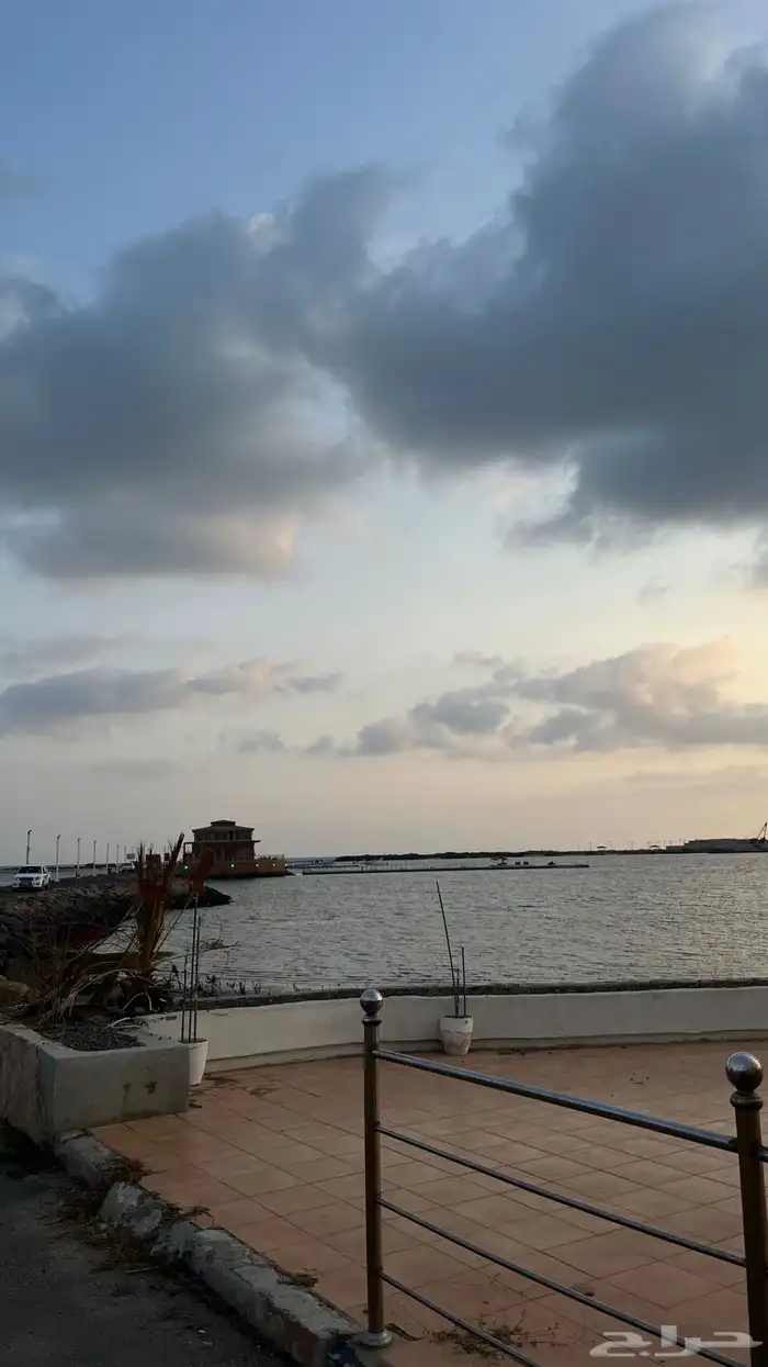 موقع مميز في الكورنيش الجنوبي مطل ع البحر 1