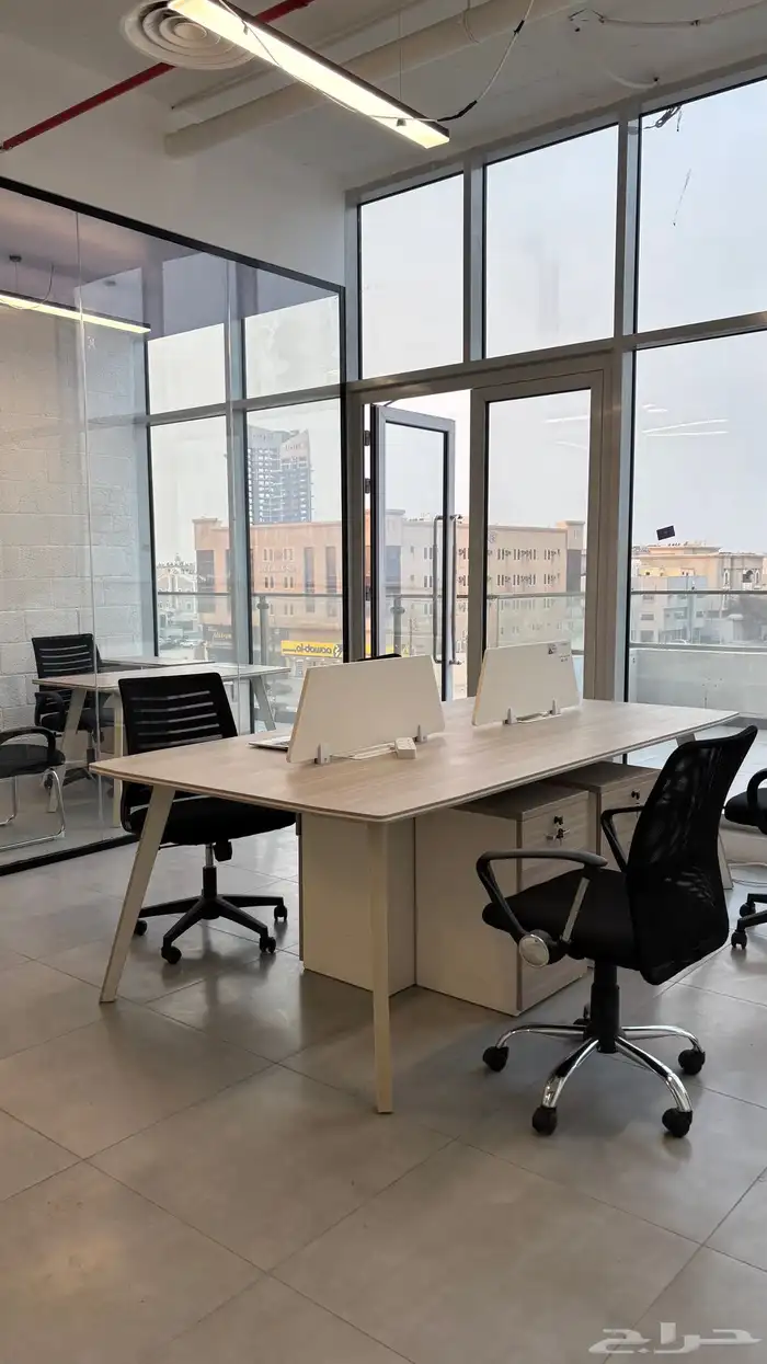 مكاتب إدارية بحالة جديدة 5