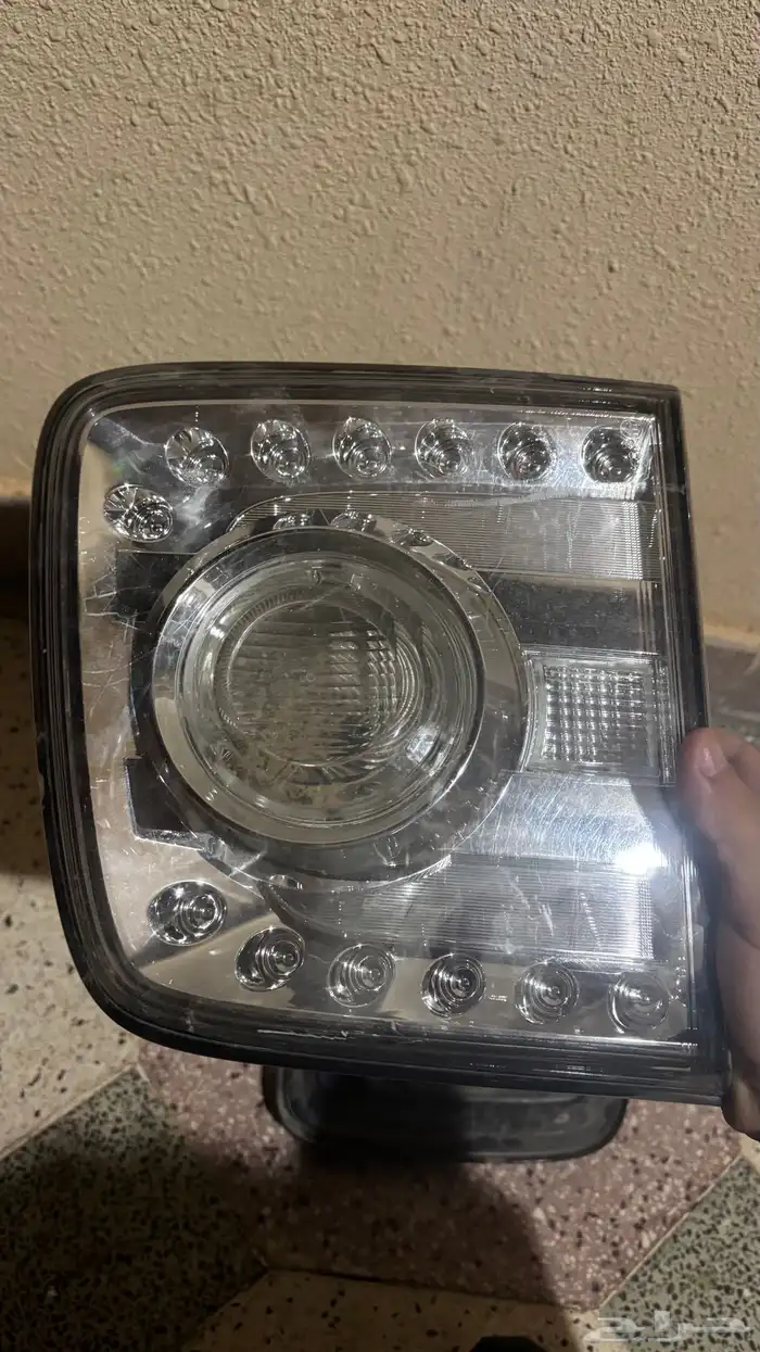 للبيع ثلاث قطع اسطبات الخلفي جيب باترول 2010 4