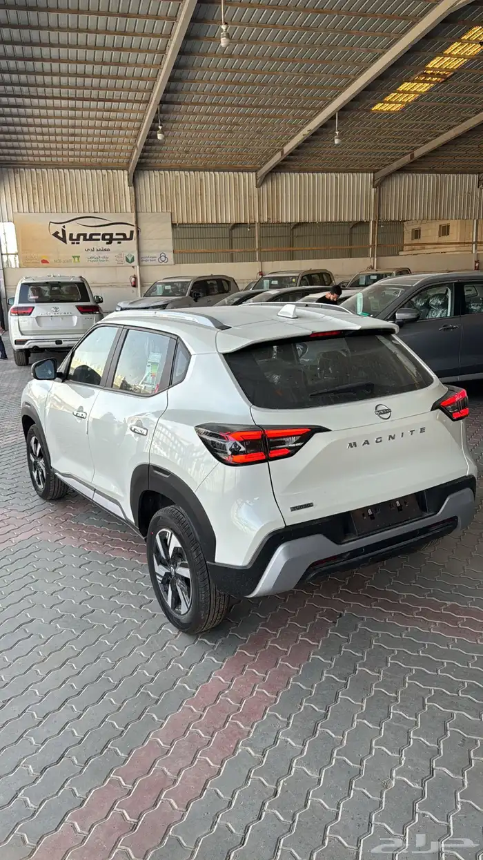 نيسان ماجنيت فئة النص فل بنزين 2025 3