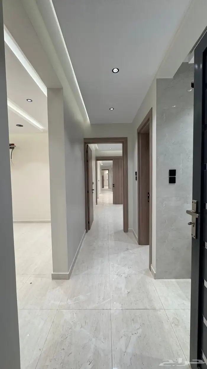 للبيع شقه ارضيه 6 غرف مع حوش وبايكه من 540 الف احد رفيده 4