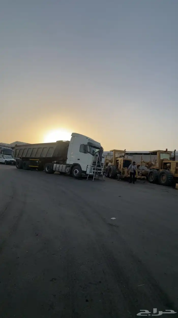 تريلات قلابات ترحيل وهدم 0