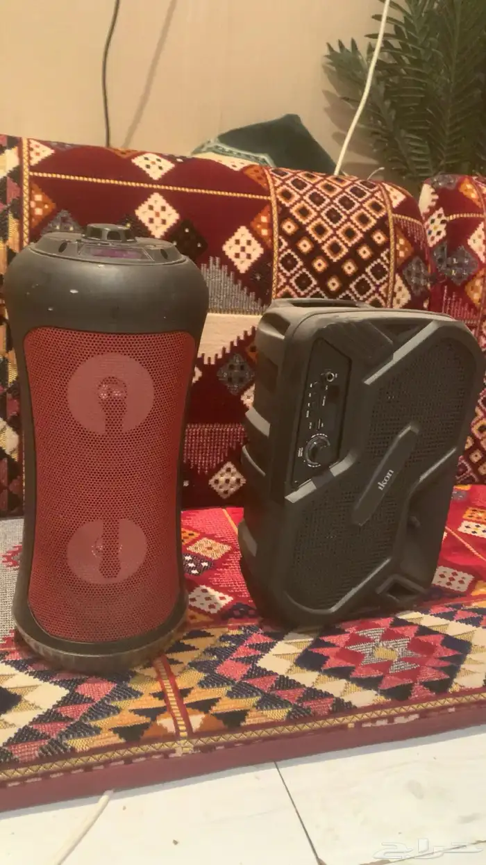 طفايات حريق وجلسه ارضيه ومرايه غرفه نوم و2 سماعه كبيره وحده 0