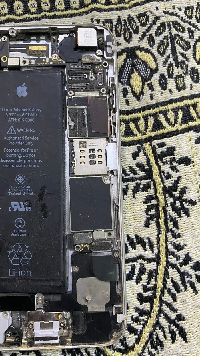 ايفون 6 قطع خذه كامل 30 ريال كل شي فيه اصلي 4