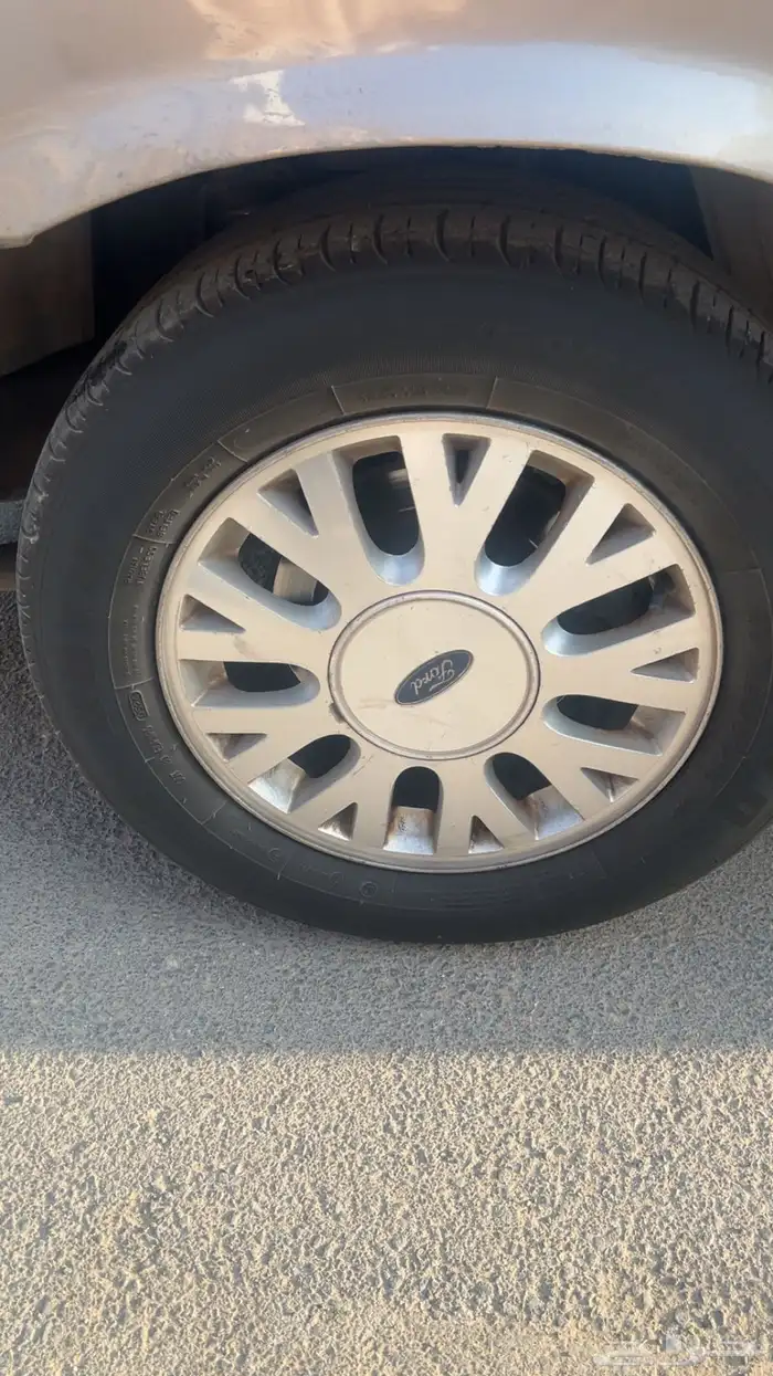 جنوط فورد فكتوريا 2004 للبيع 0