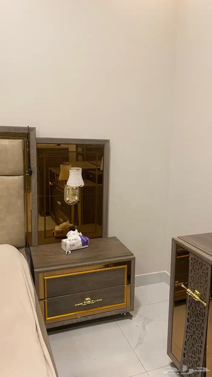 سرير نوم وشوفير وكومدينات ومرتبه 6