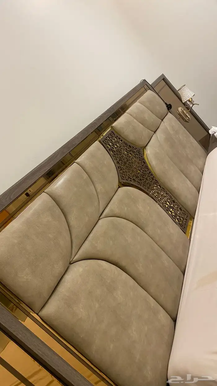 سرير نوم وشوفير وكومدينات ومرتبه 4
