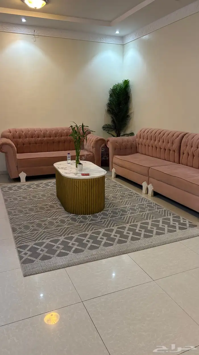 كنب مستعمل للبيع مع طاوله خدمة 1