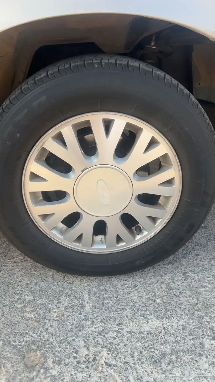 جنوط فورد فكتوريا 2004 للبيع 1