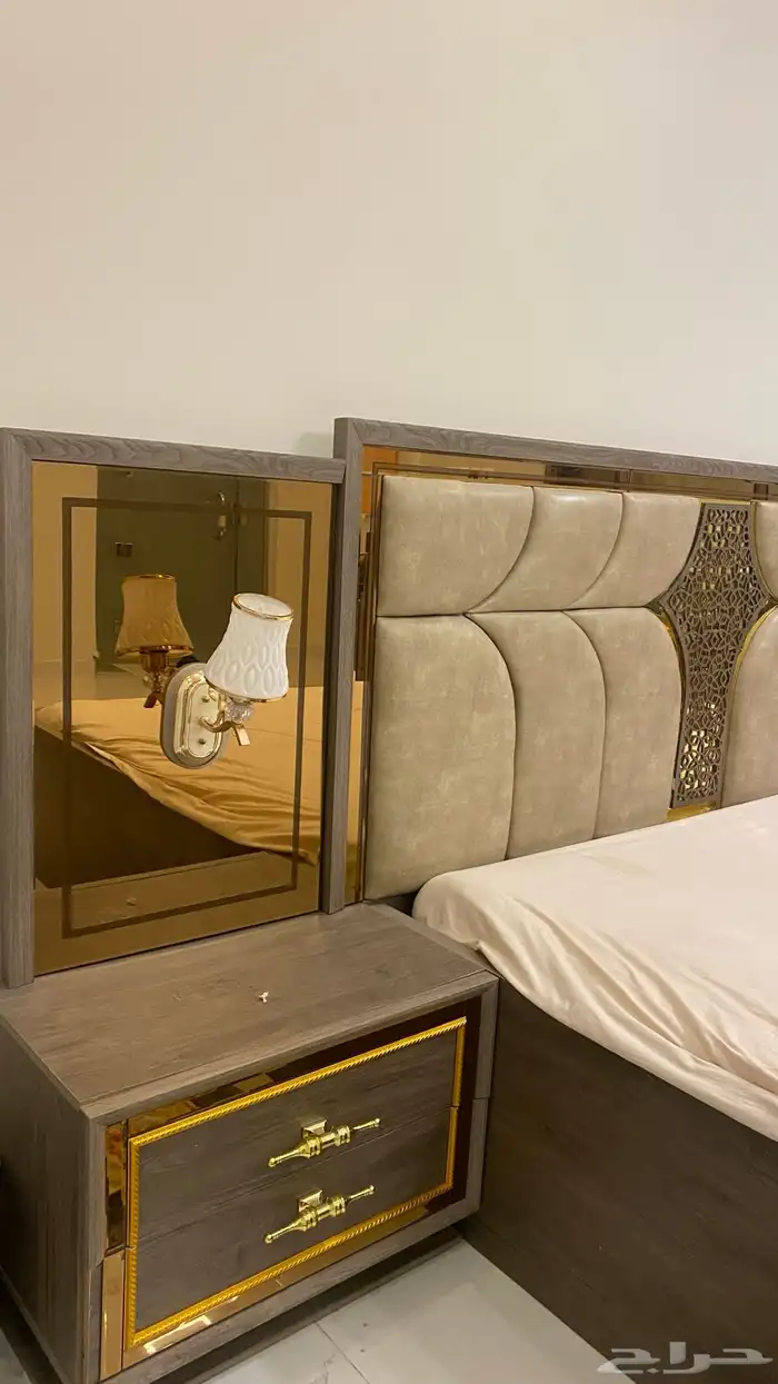 سرير نوم وشوفير وكومدينات ومرتبه 5