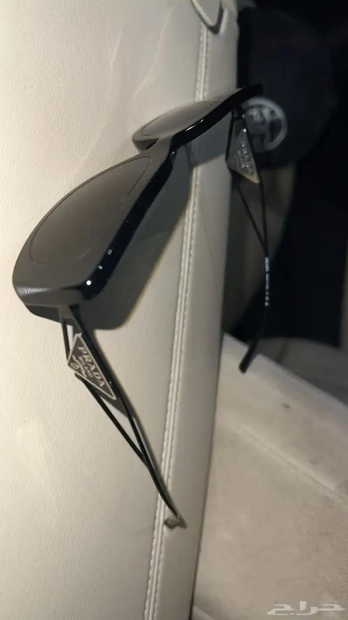 نظارة برادا اصلية.بحاله نظيفة جديده للبيع العاجل للضروره 4