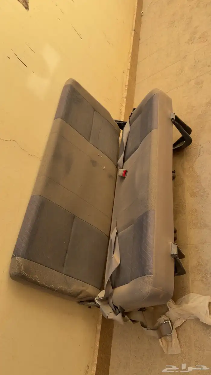 ثلاث مراتب سيارة فان نيسان 1