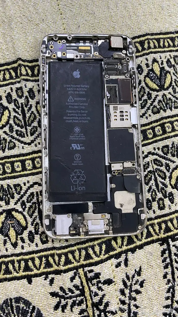 ايفون 6 قطع خذه كامل 30 ريال كل شي فيه اصلي 1