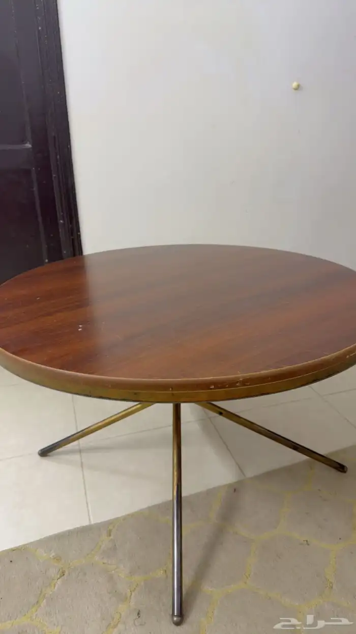 طاولة تلفزيون وطاوله دائره ارجل حديد 1