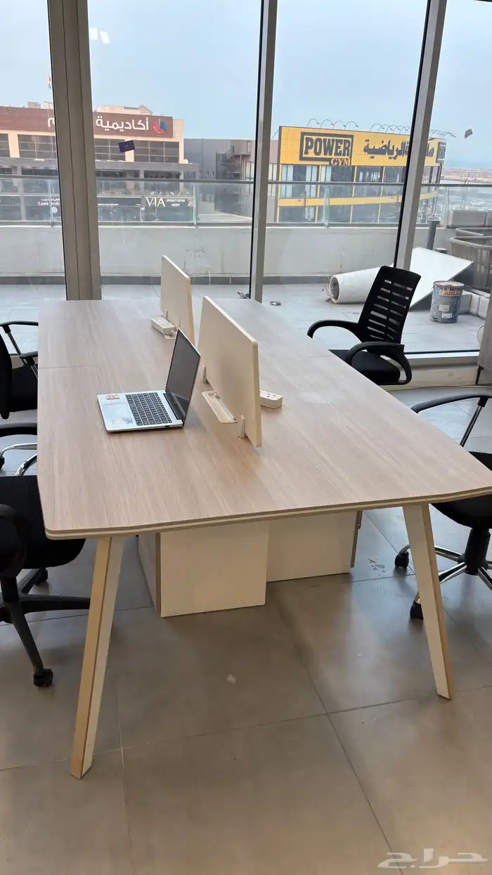 مكاتب إدارية بحالة جديدة 4