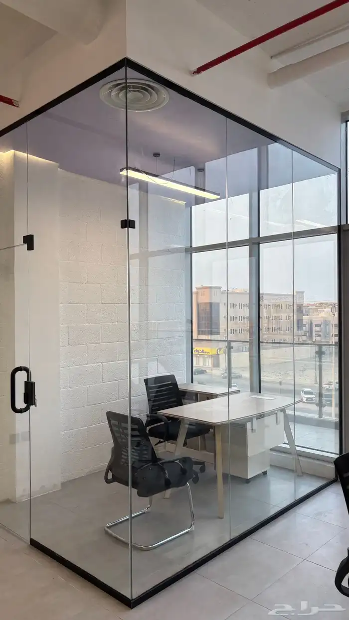 مكاتب إدارية بحالة جديدة 1