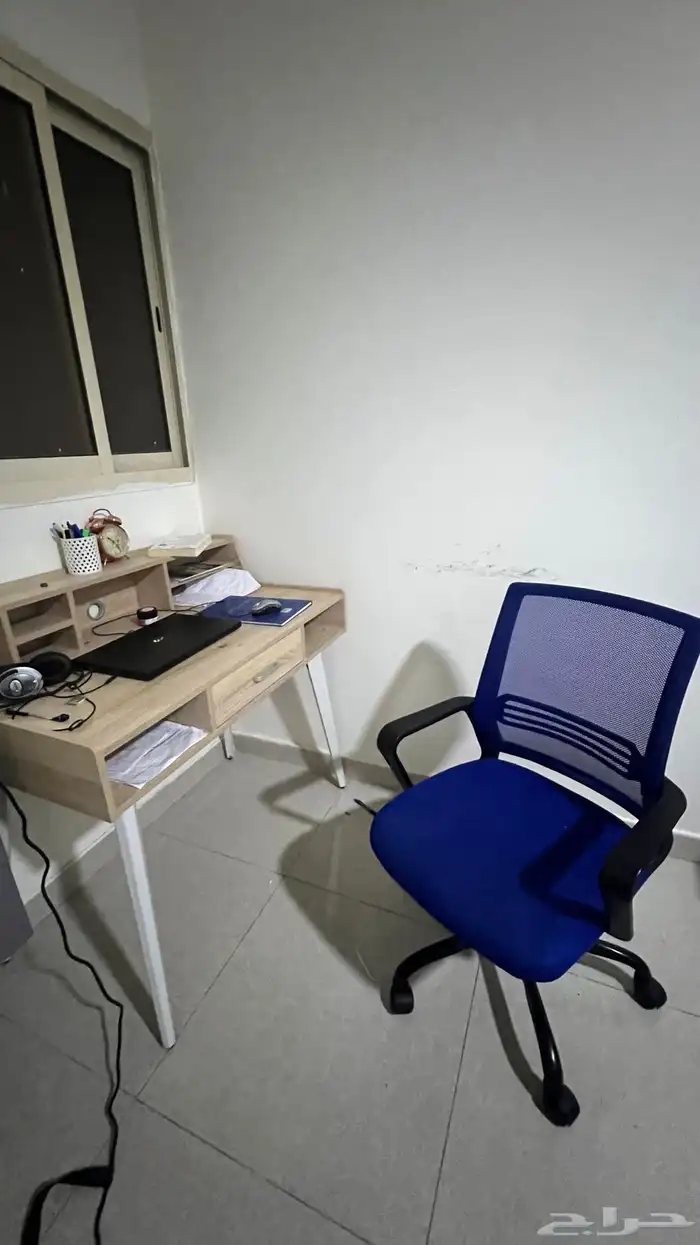 اثاث سرير وشاشه تلفزيون وكنب وطاولات وكوميدينا 4