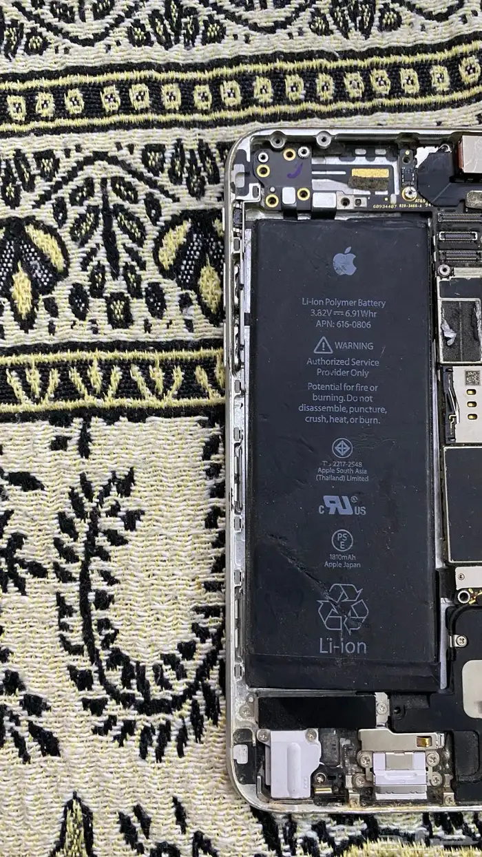 ايفون 6 قطع خذه كامل 30 ريال كل شي فيه اصلي 3