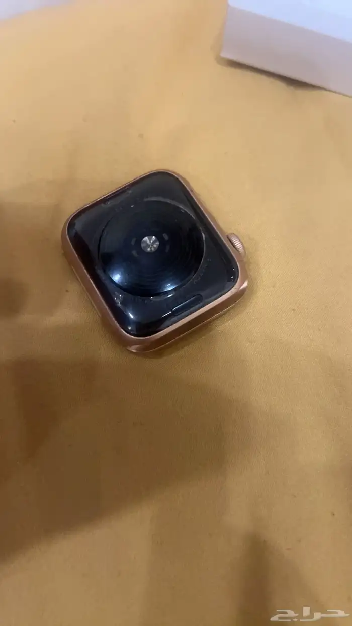 ساعة ابل SE 1