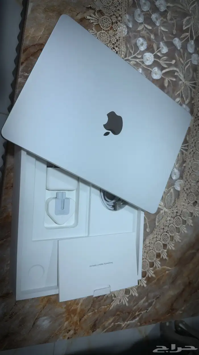 macBook air 13in m3 1