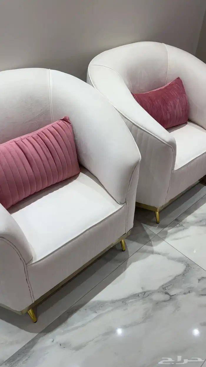 كنب وردي وابيض استعمال سنه وجديد 1